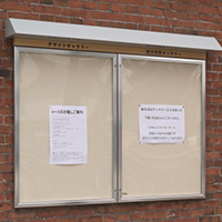 宮下通側ポスターケース(右側、B1サイズ)